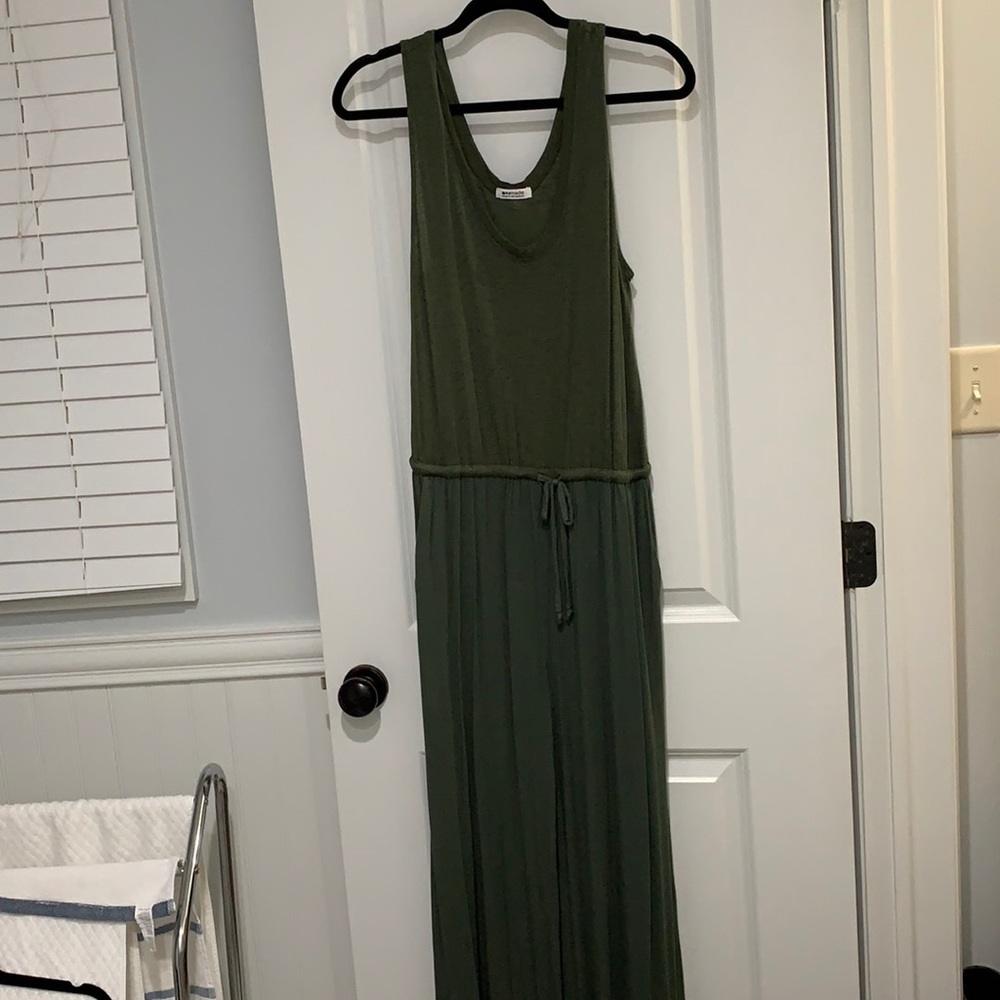 Green jumpsuit w/ pockets Women’s Small, runs big